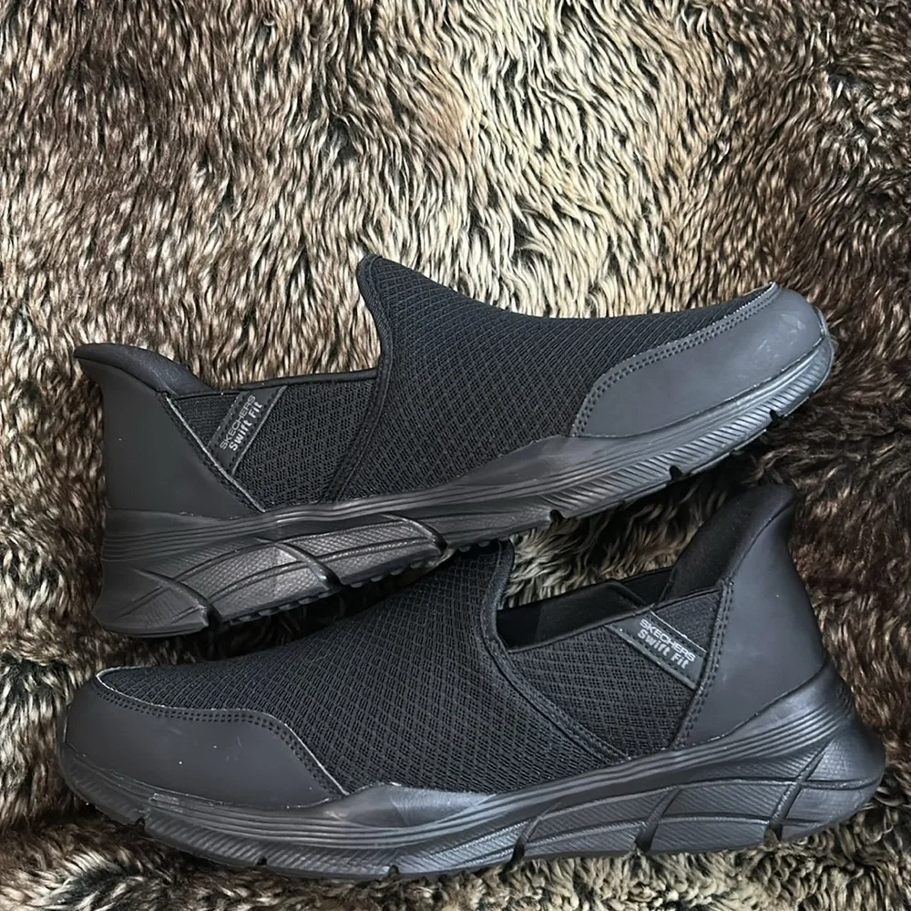 Men’s Skechers Hands Free Swift Fit Shoes - Picture 4 of 14